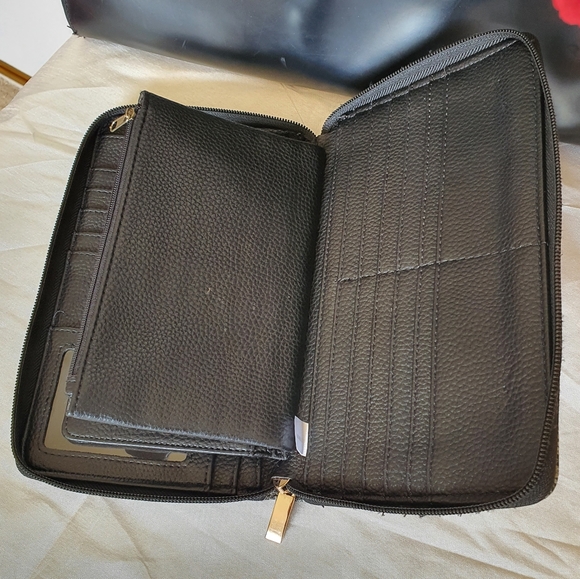 1 DAY SALE 🎉 | LARGE WALLET | Python Skin Clutch - Picture 15 of 16